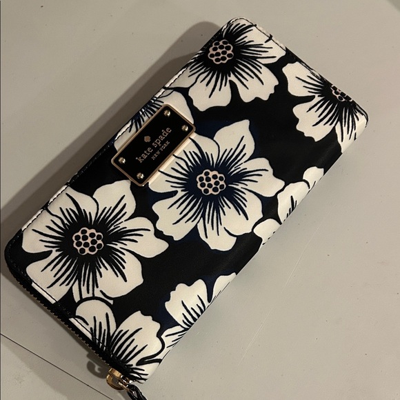 Kate Spade Black and White Floral Wallet - Picture 1 of 6